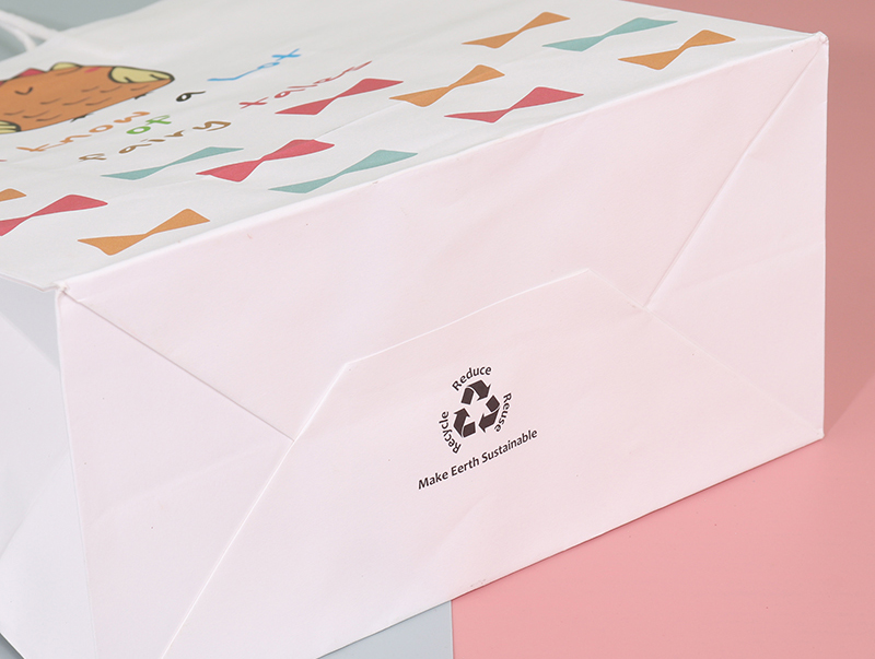 White Kraft Paper Bag With Handle For Sending Gifts