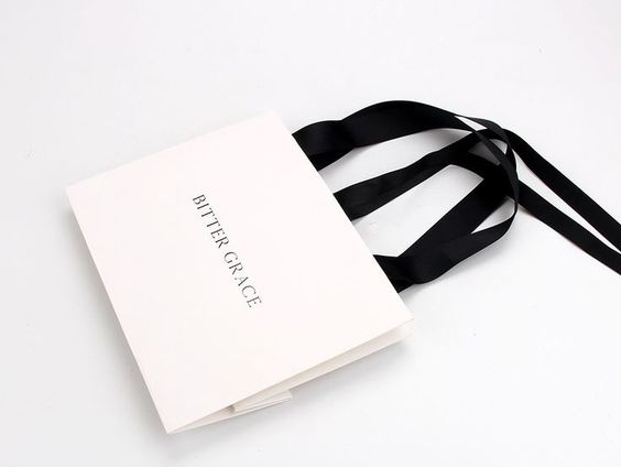 Luxury Paper Bag Printed With Ribbon Handle 