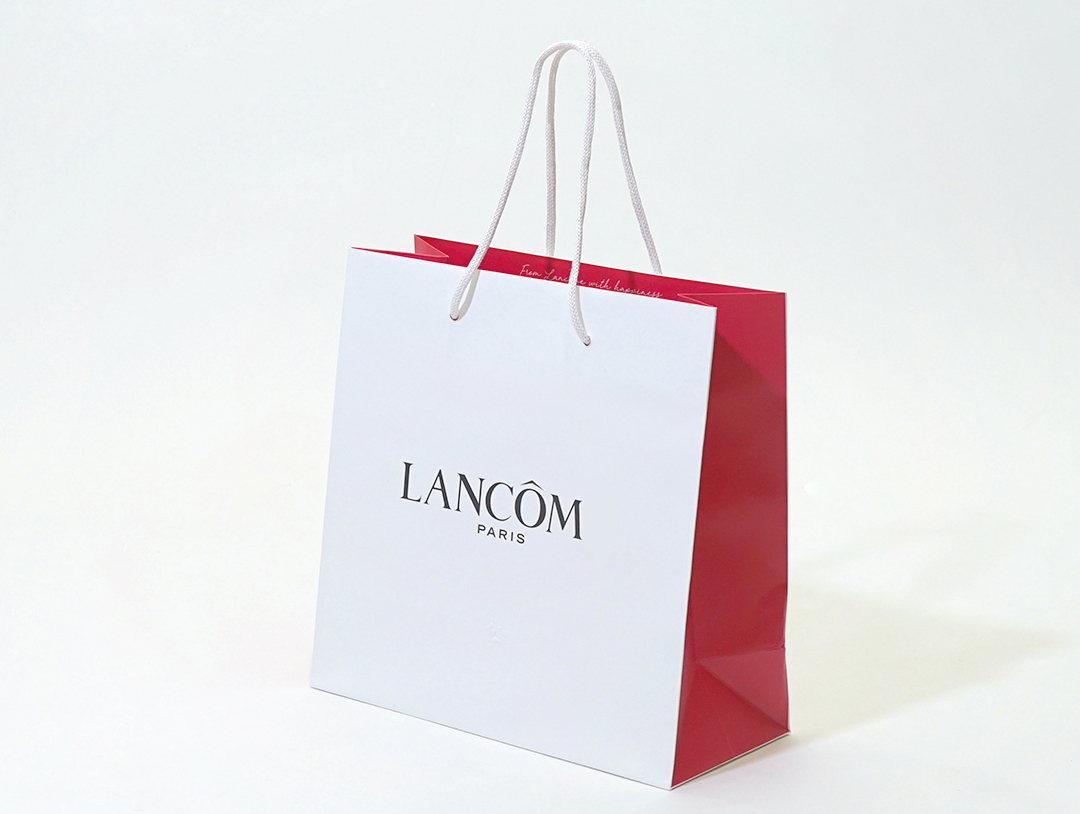 White Cosmetics Paper Bags With Logo Gift Bag For Birthday