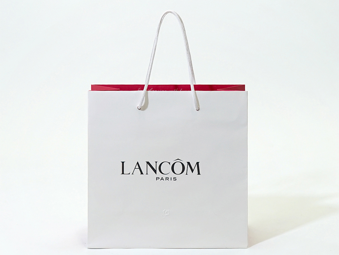 White Cosmetics Paper Bags With Logo Gift Bag For Birthday