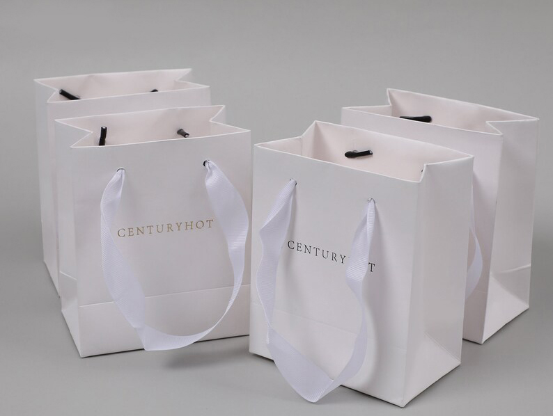 White Cosmetics Paper Bags With Logo Gift Bag For Birthday