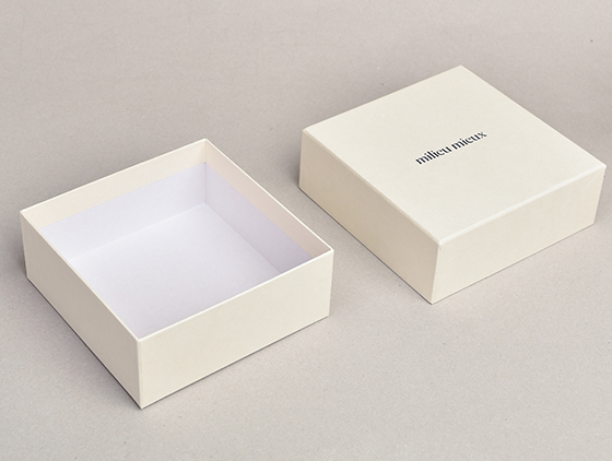 Small Simple Design Faint Yellow Jewelry Box